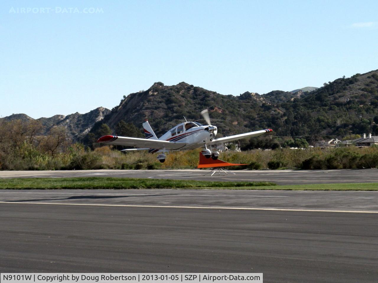 N9101W, 1965 Piper PA-28-235 Cherokee C/N 28-10713, 1965 Piper PA-28-235 CHEROKEE, Lycoming O-540-B4B5 235 Hp, takeoff climb Rwy 22