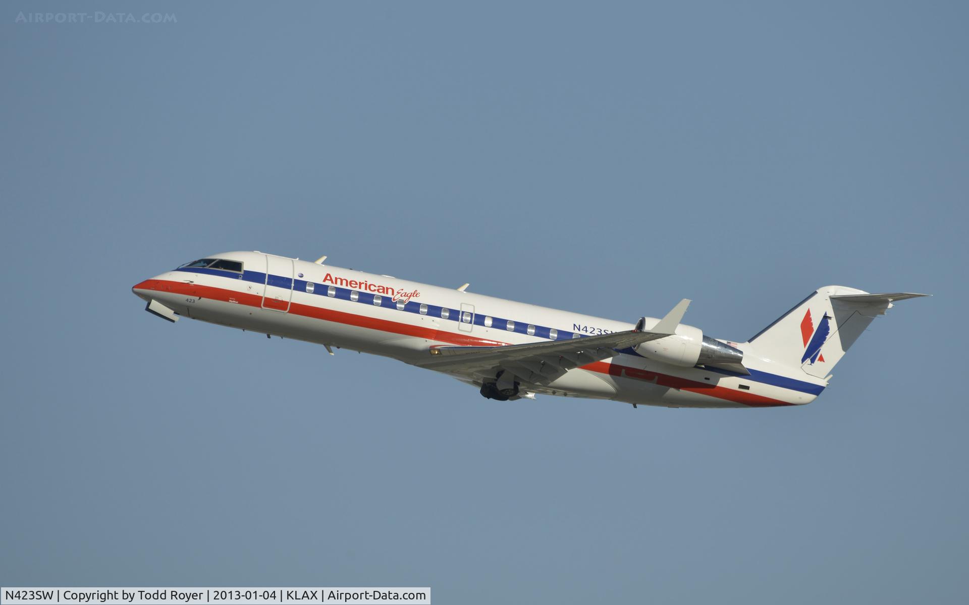 N423SW, 2000 Bombardier CRJ-200LR (CL-600-2B19) C/N 7456, Departing LAX
