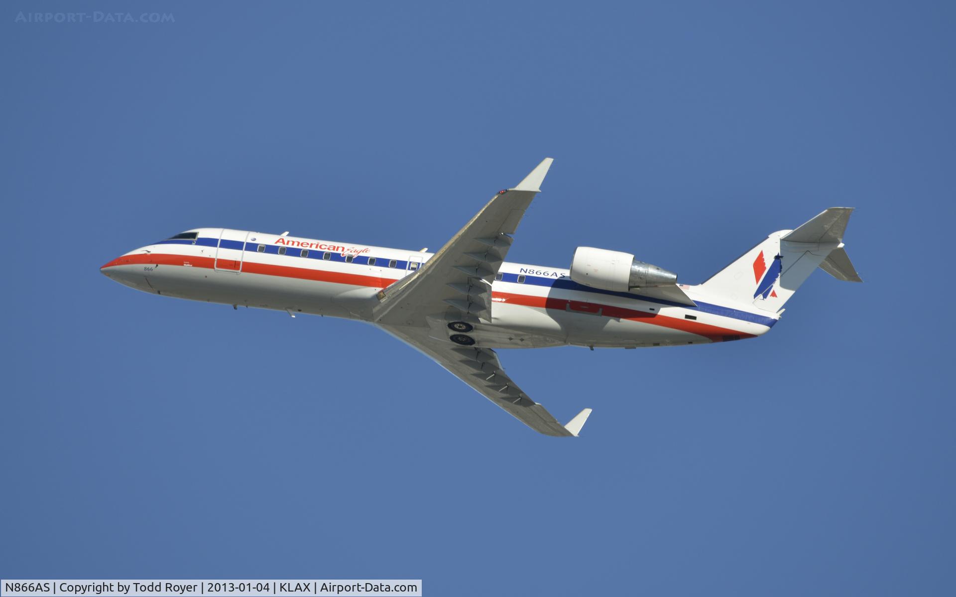 N866AS, 2001 Bombardier CRJ-200ER (CL-600-2B19) C/N 7517, Departing LAX