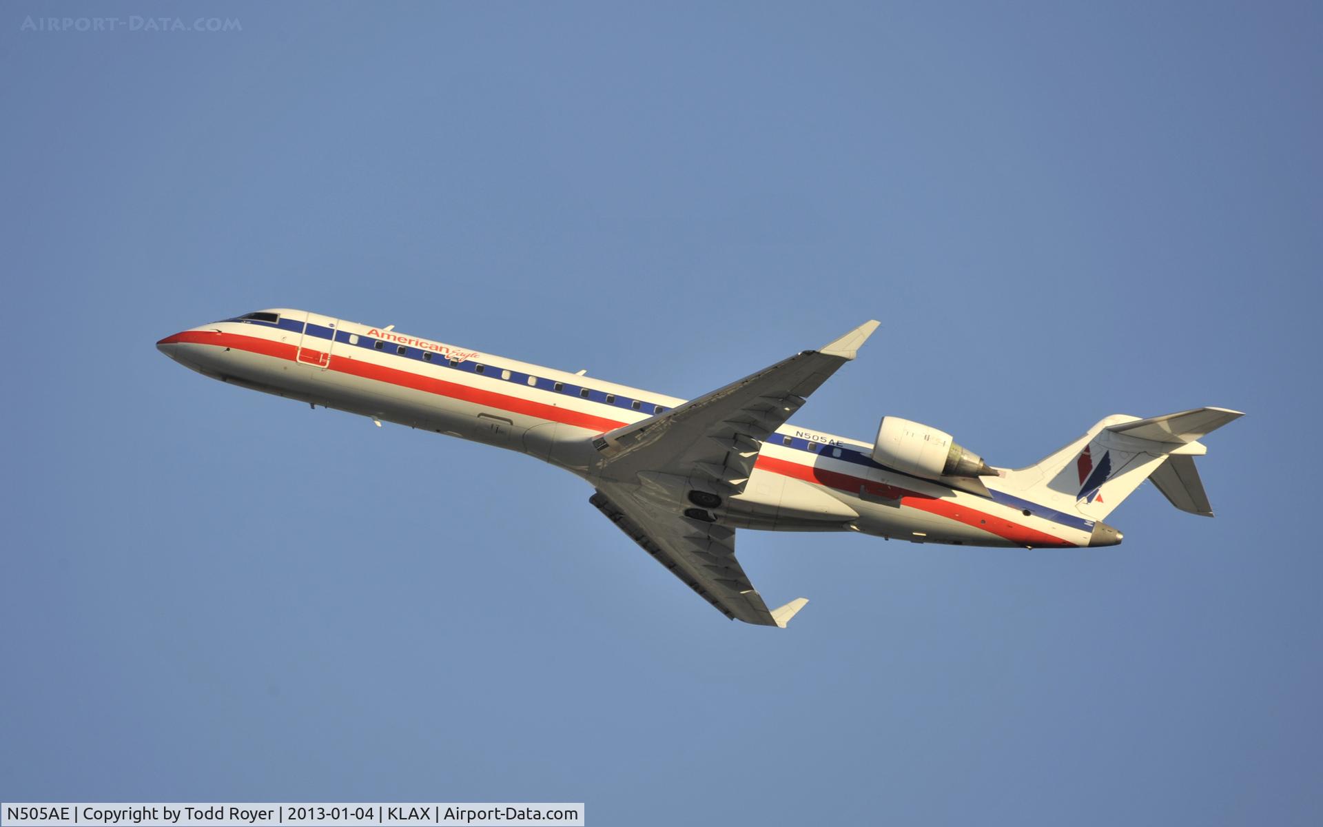 N505AE, 2002 Bombardier CRJ-701 (CL-600-2C10) Regional Jet C/N 10053, Departing LAX