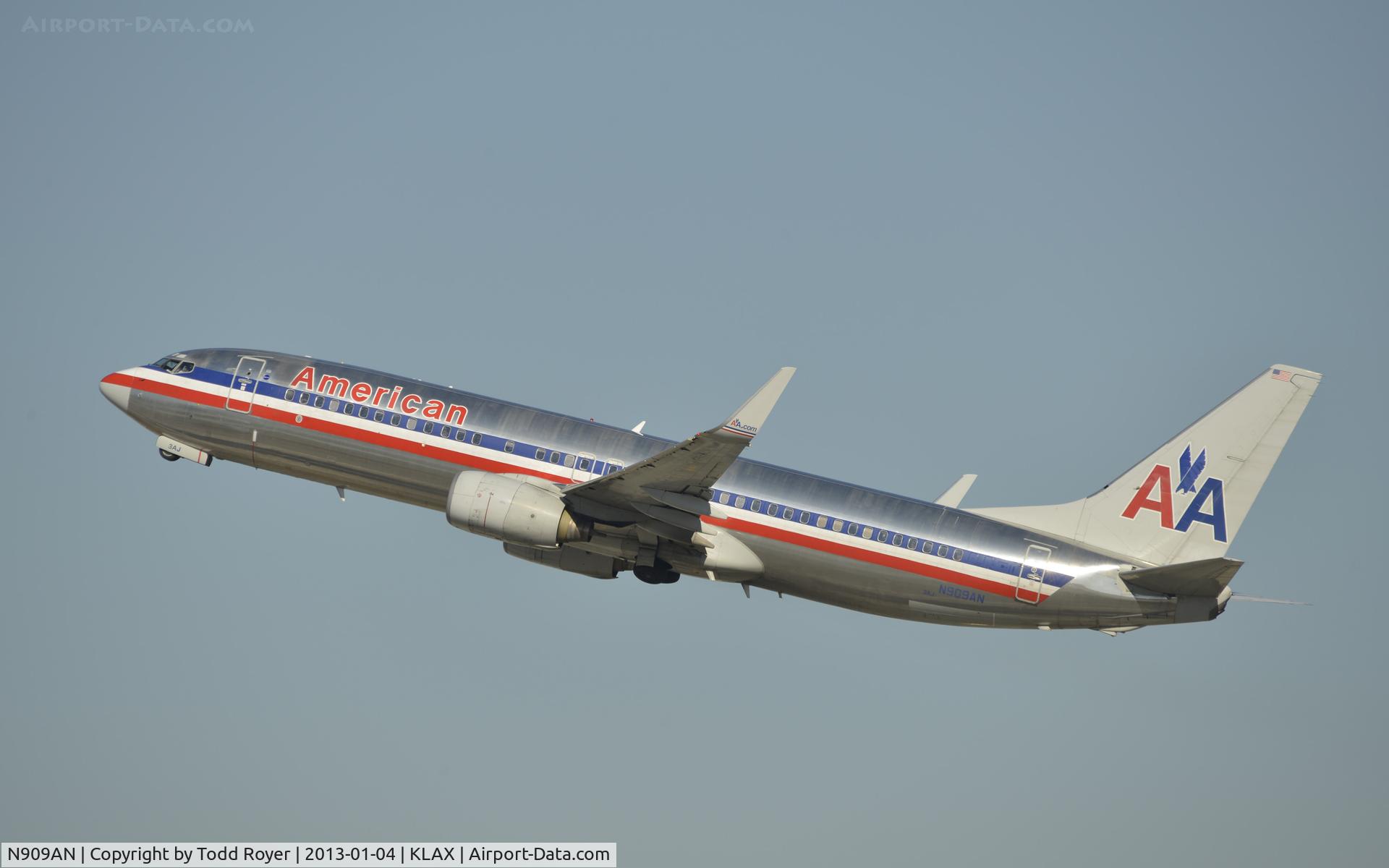 N909AN, 1999 Boeing 737-823 C/N 29511, Departing LAX