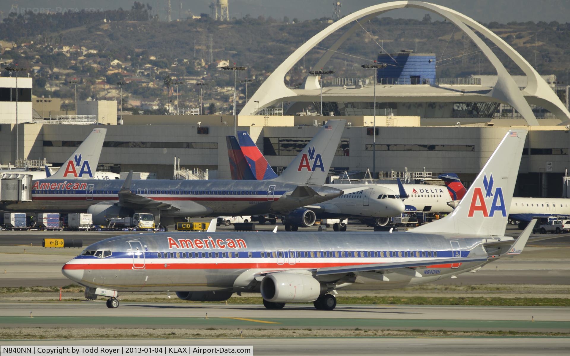 N840NN, 2010 Boeing 737-823 C/N 33518, Taxiing to gate