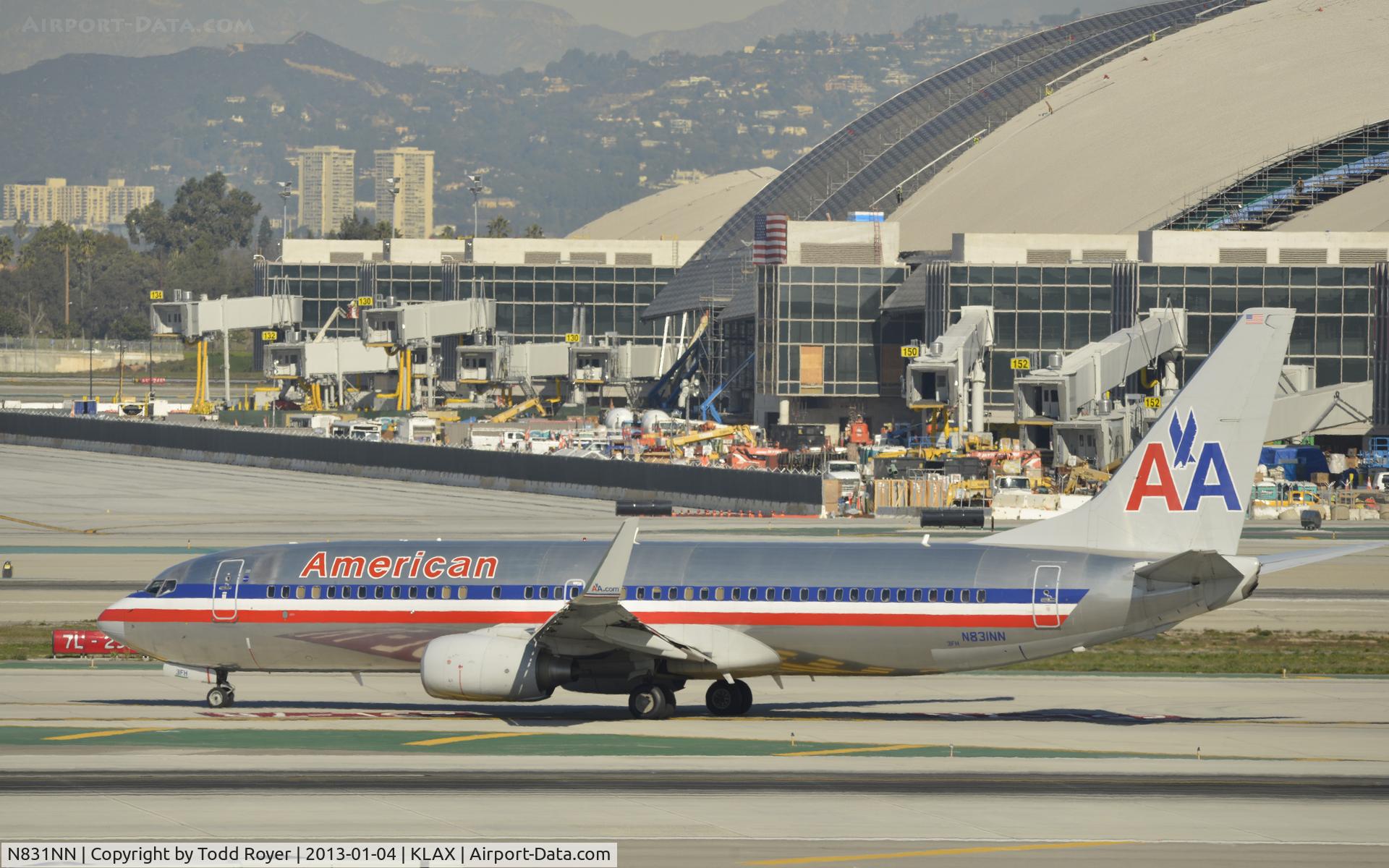 N831NN, 2010 Boeing 737-823 C/N 33211, Taxiing to gate