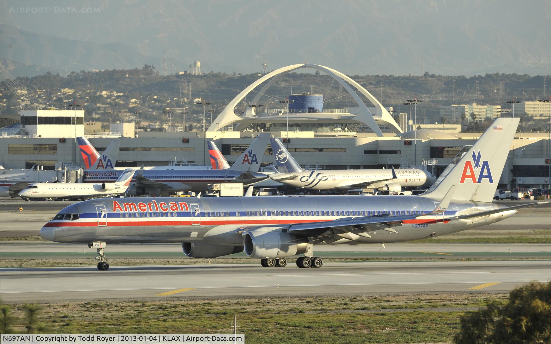 N697AN, 1994 Boeing 757-223 C/N 26977, Taxiing to gate