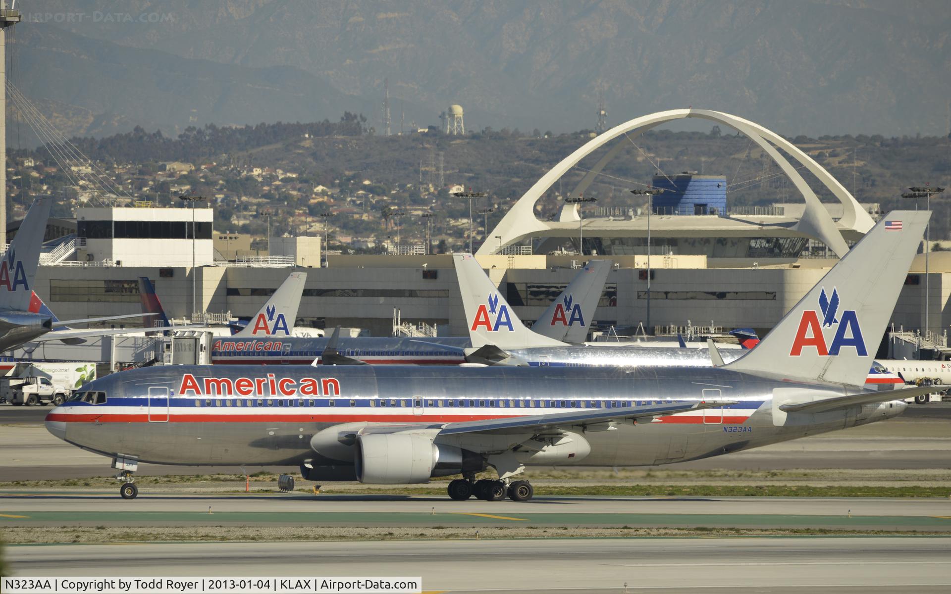N323AA, Boeing 767-223 C/N 22324, Taxiing to gate