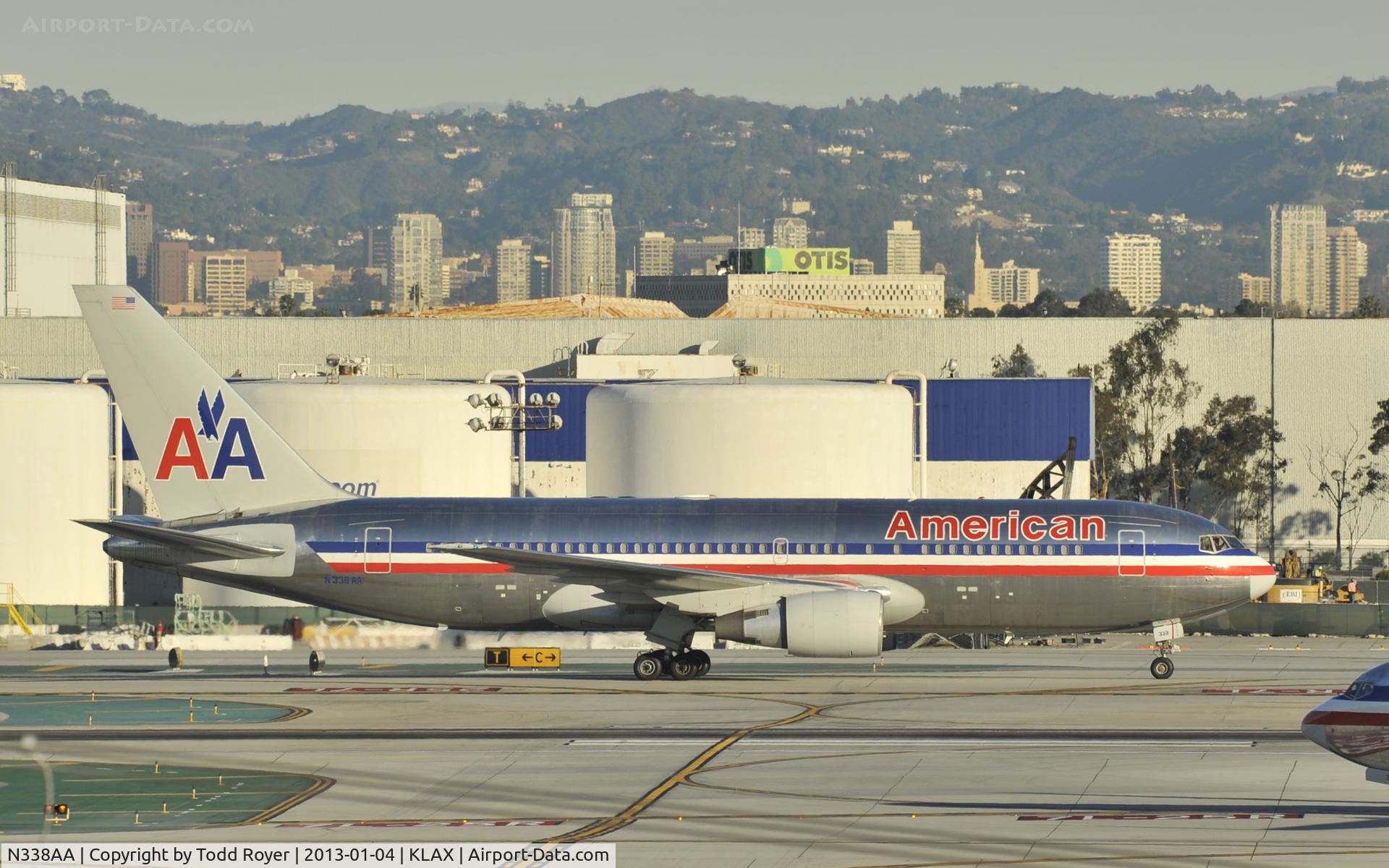N338AA, 1987 Boeing 767-223 C/N 22335, Taxiing to gate