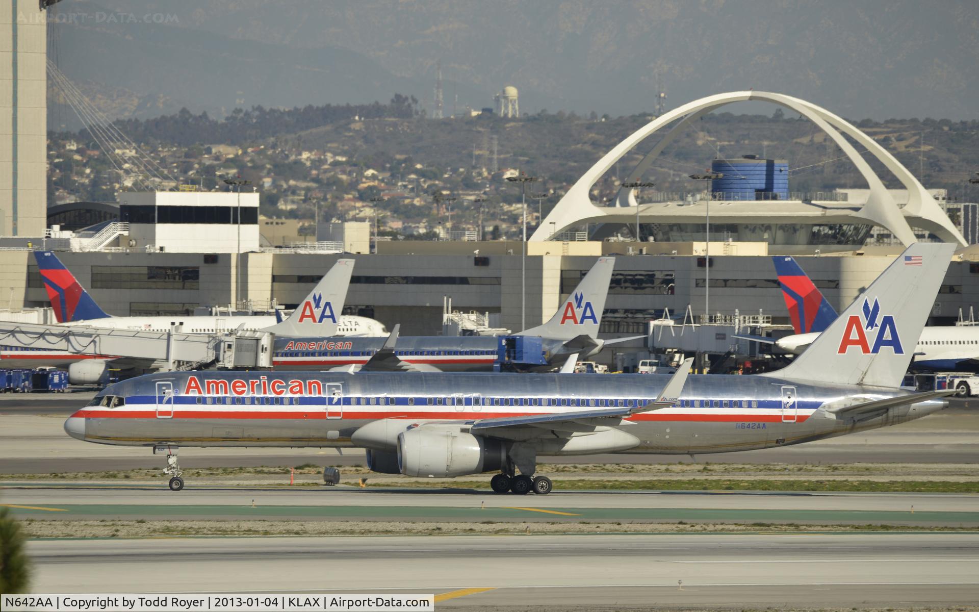 N642AA, 1991 Boeing 757-223 C/N 24600, Taxiing to gate