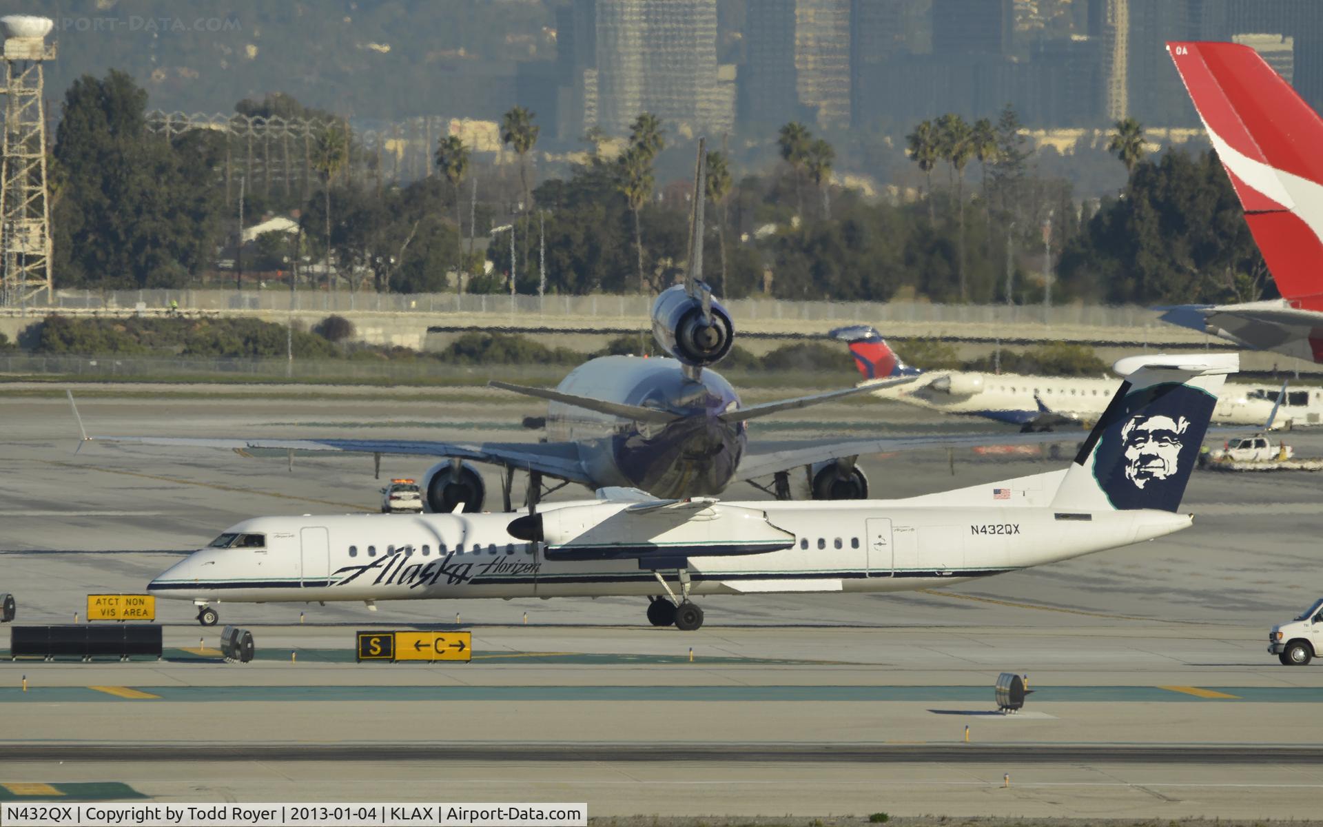 N432QX, 2007 De Havilland Canada DHC-8-402Q Dash 8 Dash 8 C/N 4166, Taxiing for departure