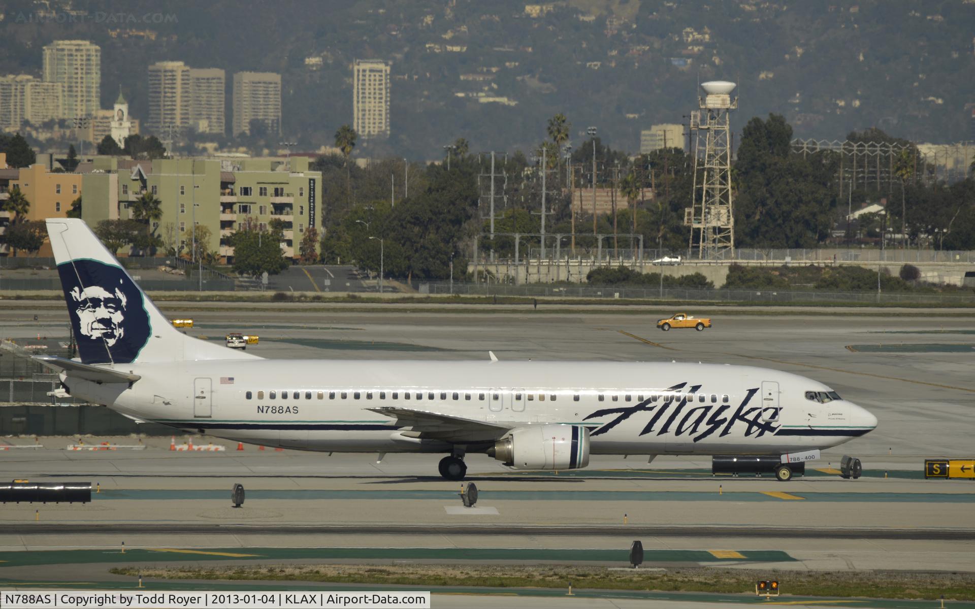 N788AS, 1997 Boeing 737-490 C/N 28885, Taxiing to gate