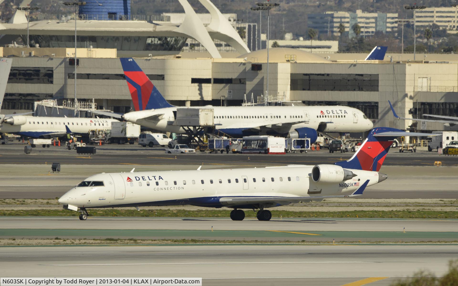 N603SK, 2006 Bombardier CRJ-702 (CL-600-2C10) Regional Jet C/N 10248, Taxiing to gate