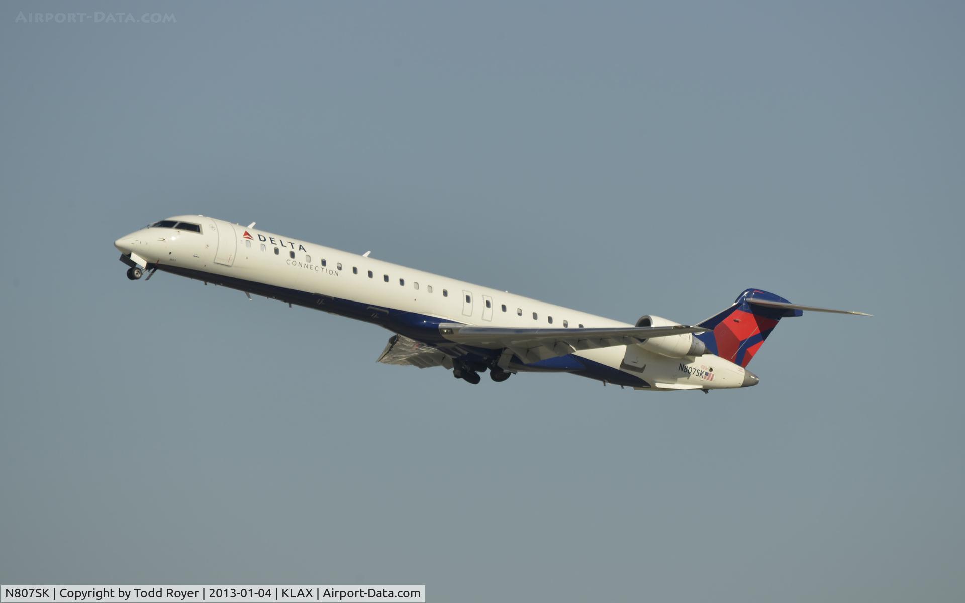 N807SK, 2006 Bombardier CRJ-900ER (CL-600-2D24) C/N 15082, Departing LAX