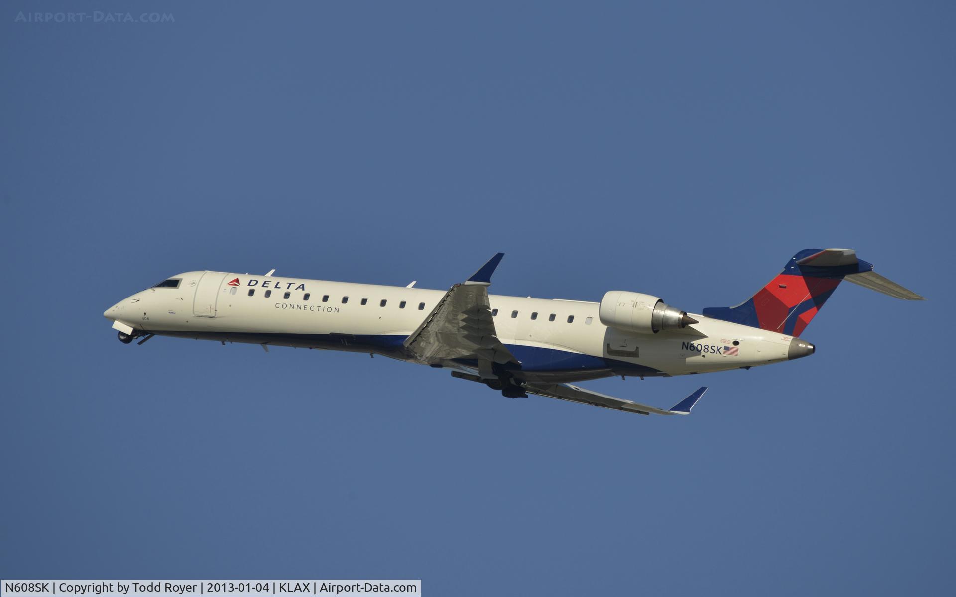 N608SK, 2006 Bombardier CRJ-700 (CL-600-2C10) Regional Jet C/N 10252, Departing LAX