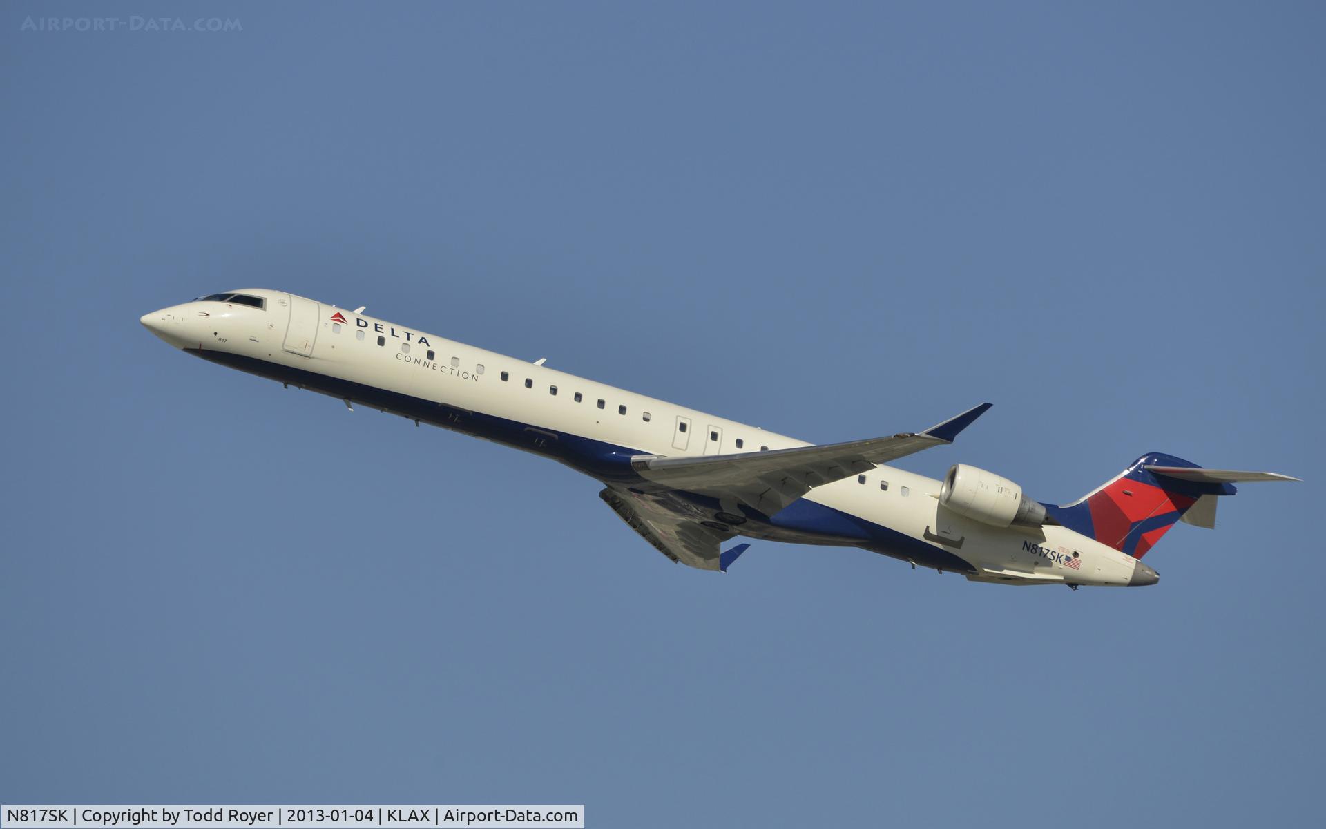 N817SK, 2006 Bombardier CRJ-900ER (CL-600-2D24) C/N 15107, Departing LAX