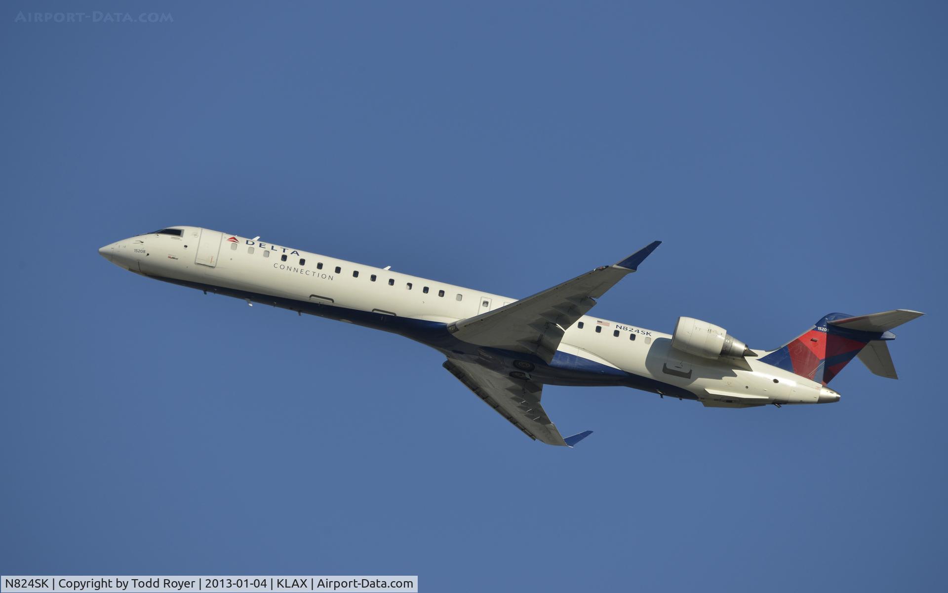 N824SK, 2008 Bombardier CRJ-900ER (CL-600-2D24) C/N 15208, Departing LAX