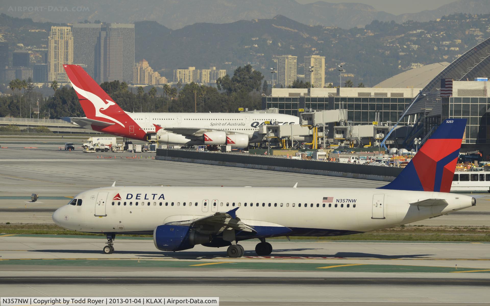 N357NW, 1998 Airbus A320-212 C/N 830, Taxiing to gate