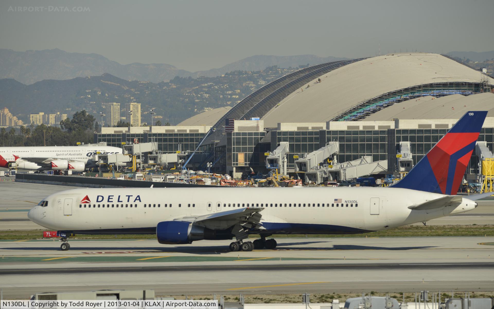N130DL, 1988 Boeing 767-332 C/N 24080, Taxiing to gate