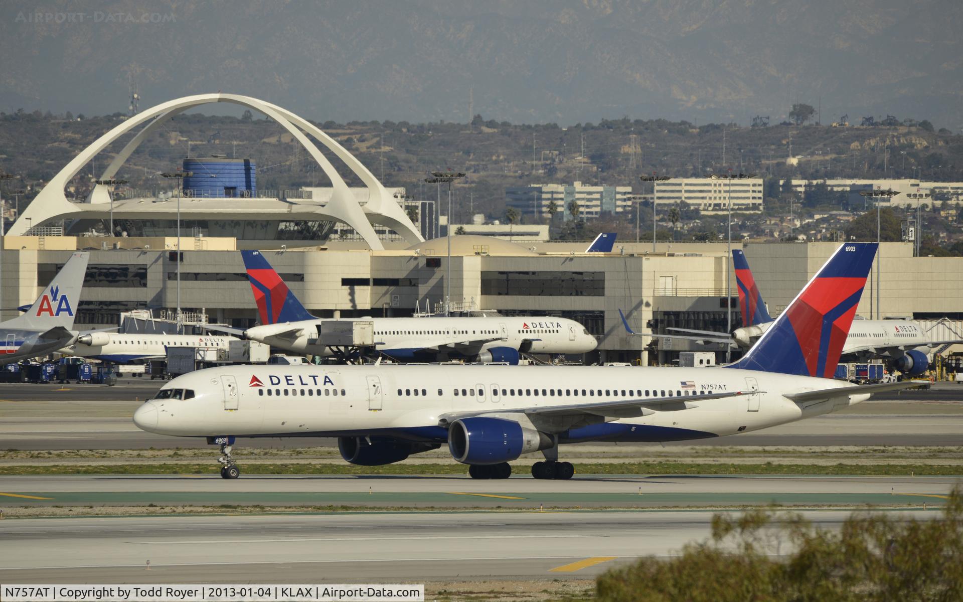 N757AT, 1984 Boeing 757-212 C/N 23127, Taxiing to gate