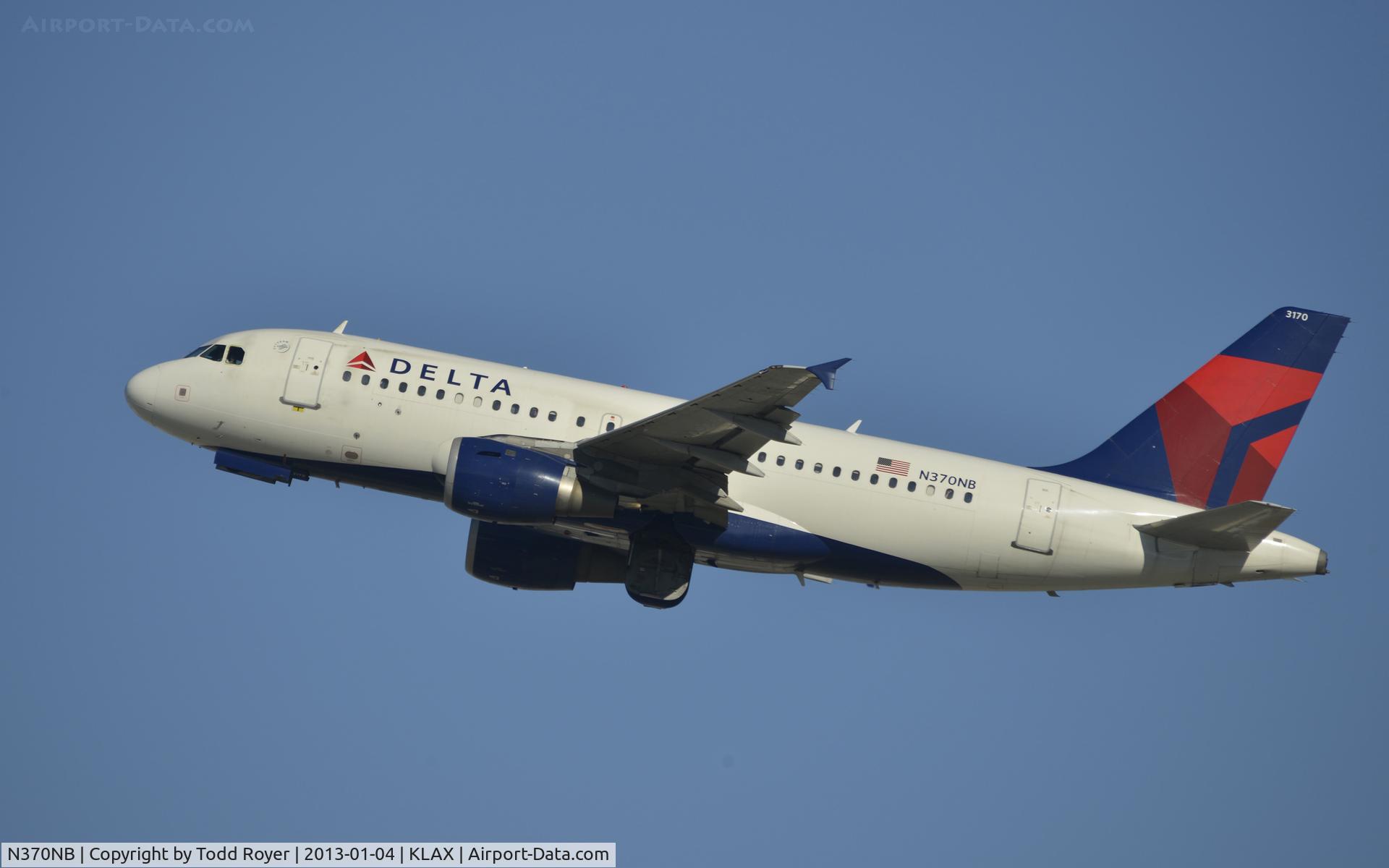 N370NB, 2003 Airbus A319-114 C/N 2087, Departing LAX