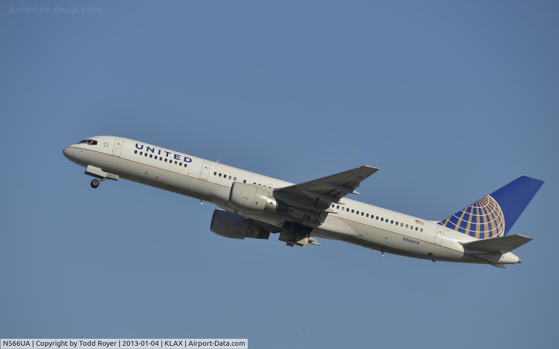 N566UA, 1992 Boeing 757-222 C/N 26670, Departing LAX