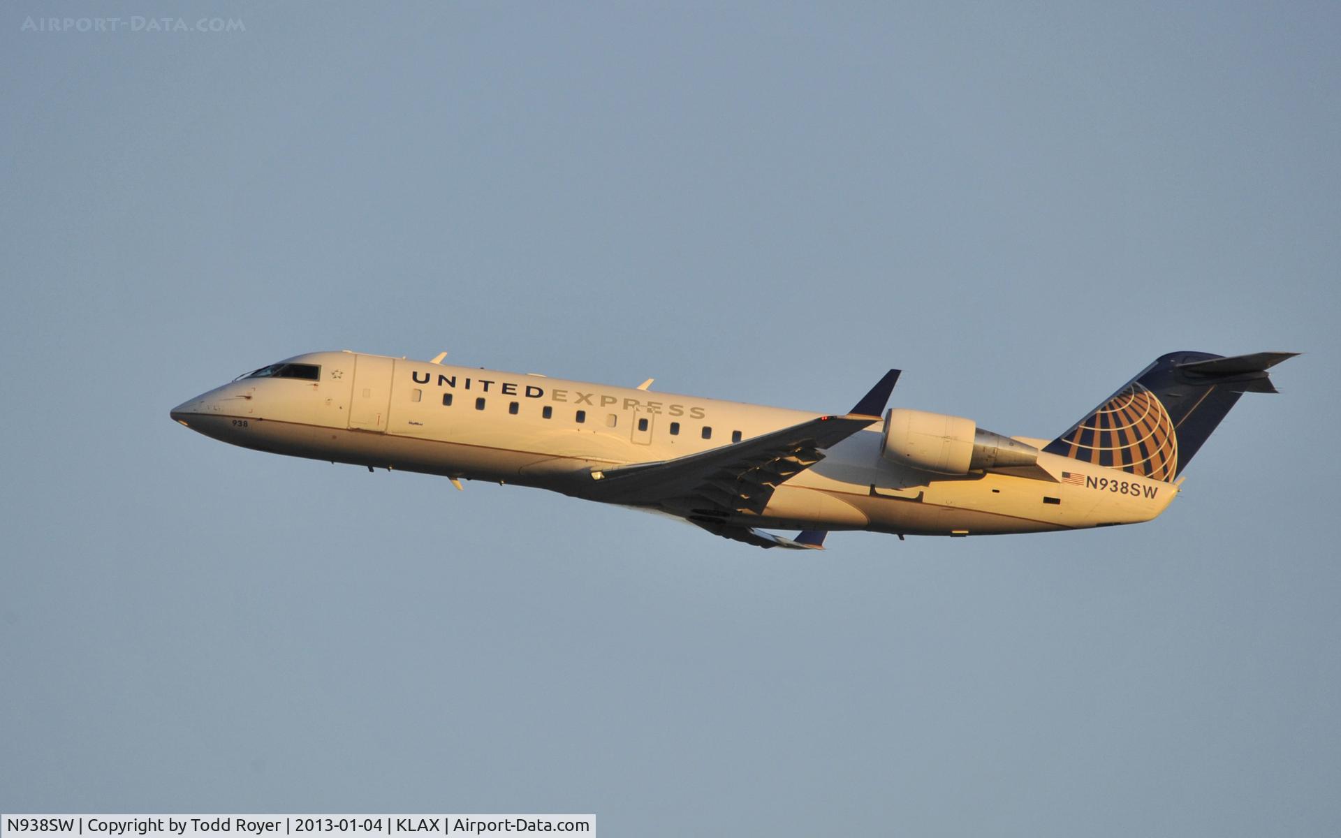 N938SW, 2003 Bombardier CRJ-200LR (CL-600-2B19) C/N 7741, Departing LAX