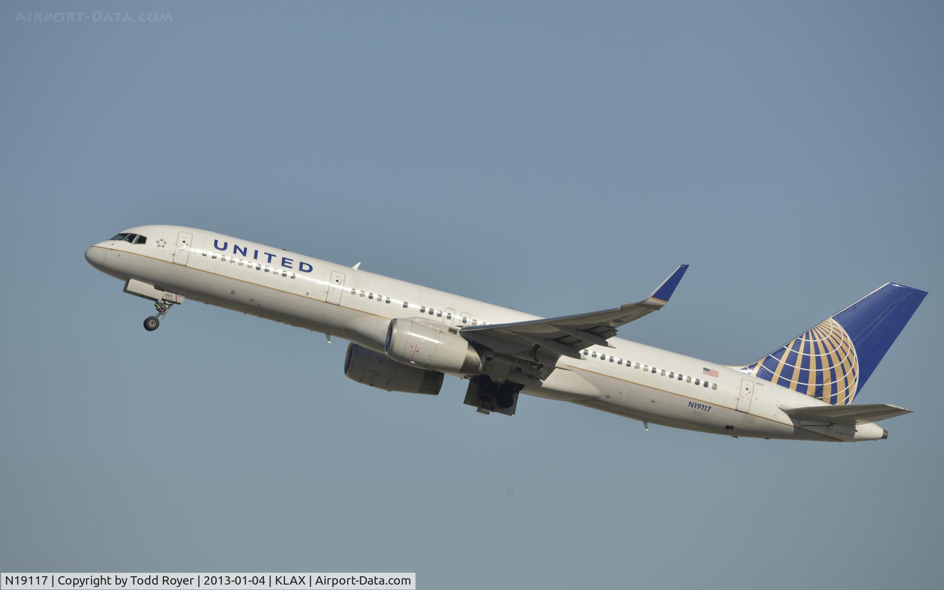 N19117, 1996 Boeing 757-224 C/N 27559, Departing LAX