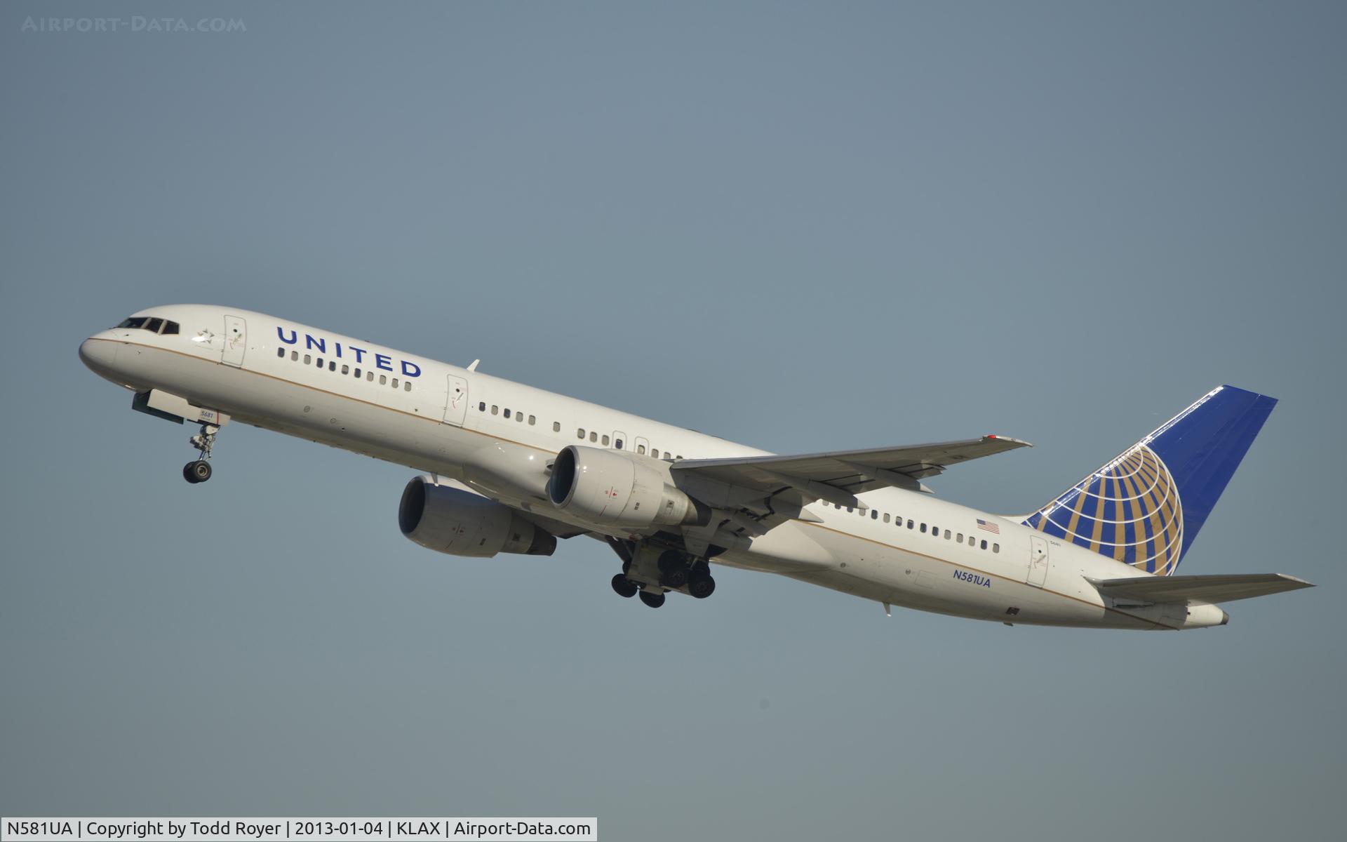 N581UA, 1993 Boeing 757-222 C/N 26701, Departing LAX