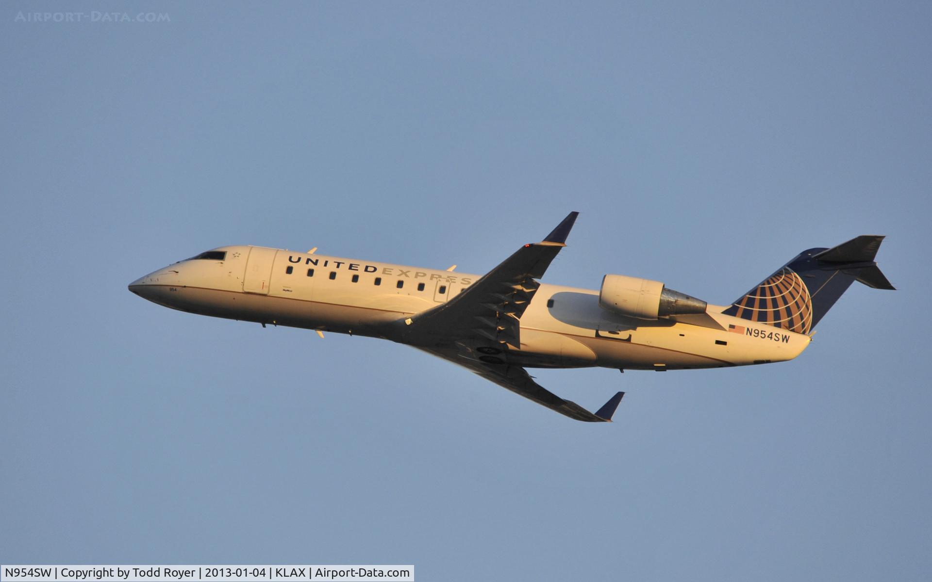 N954SW, 2003 Bombardier CRJ-200LR (CL-600-2B19) C/N 7815, Departing LAX