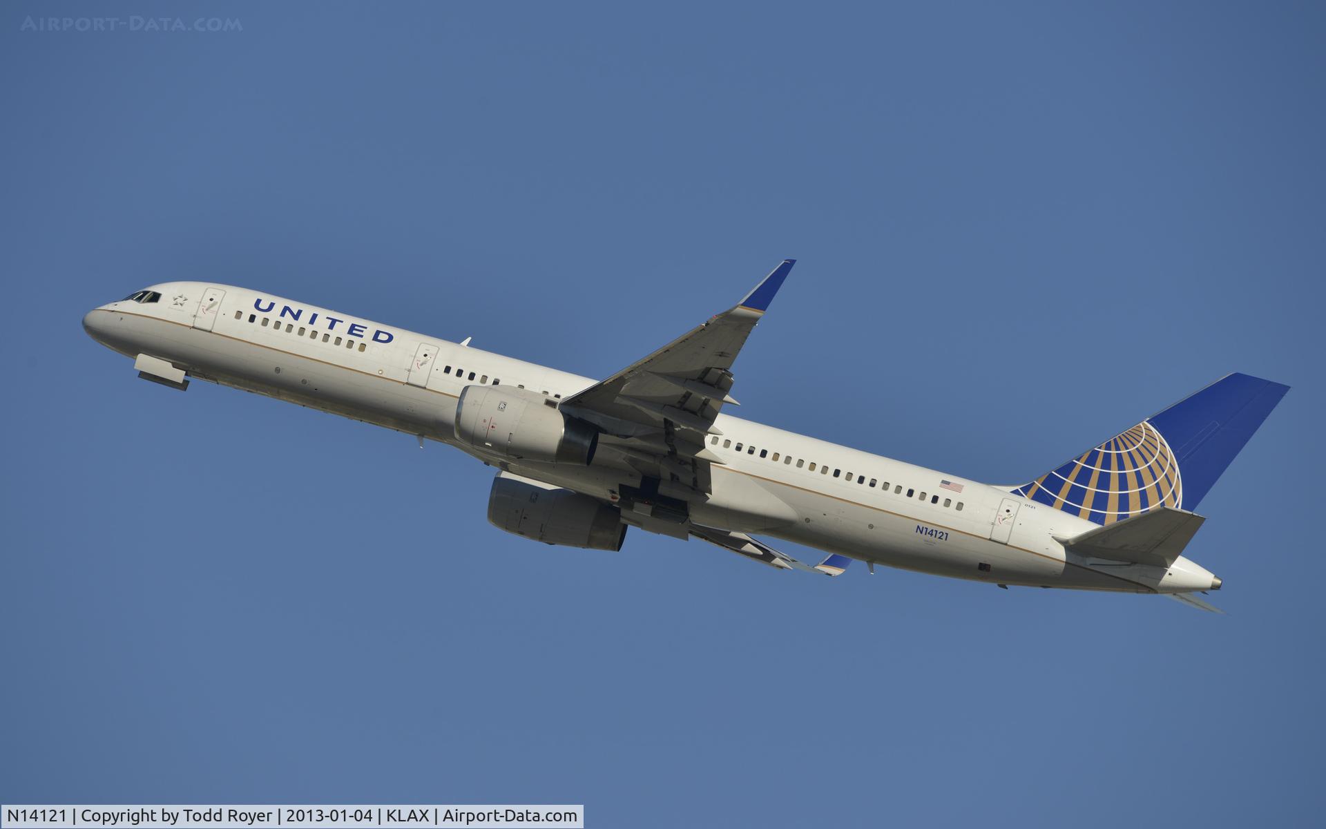 N14121, 1997 Boeing 757-224 C/N 27563, Departing LAX