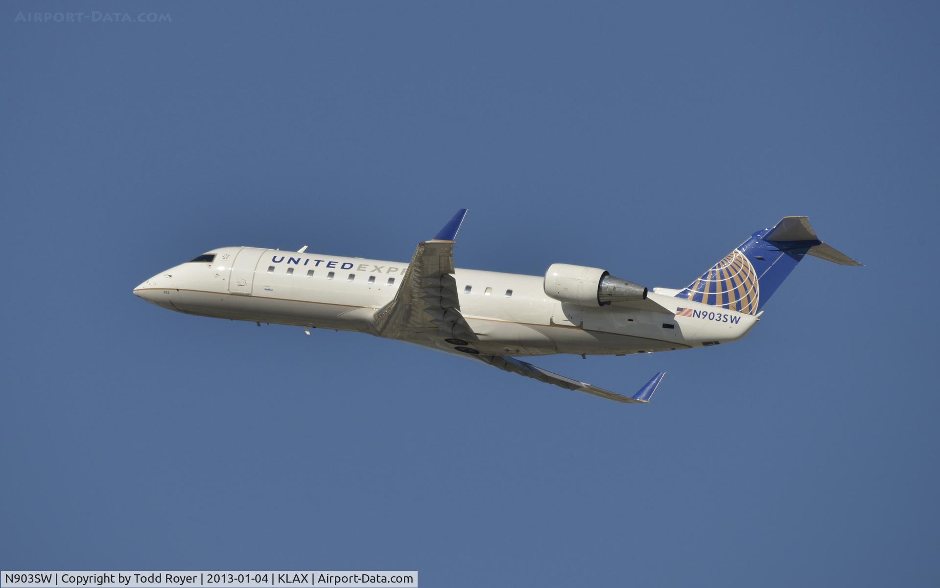 N903SW, 2000 Bombardier CRJ-200LR (CL-600-2B19) C/N 7425, Departing LAX