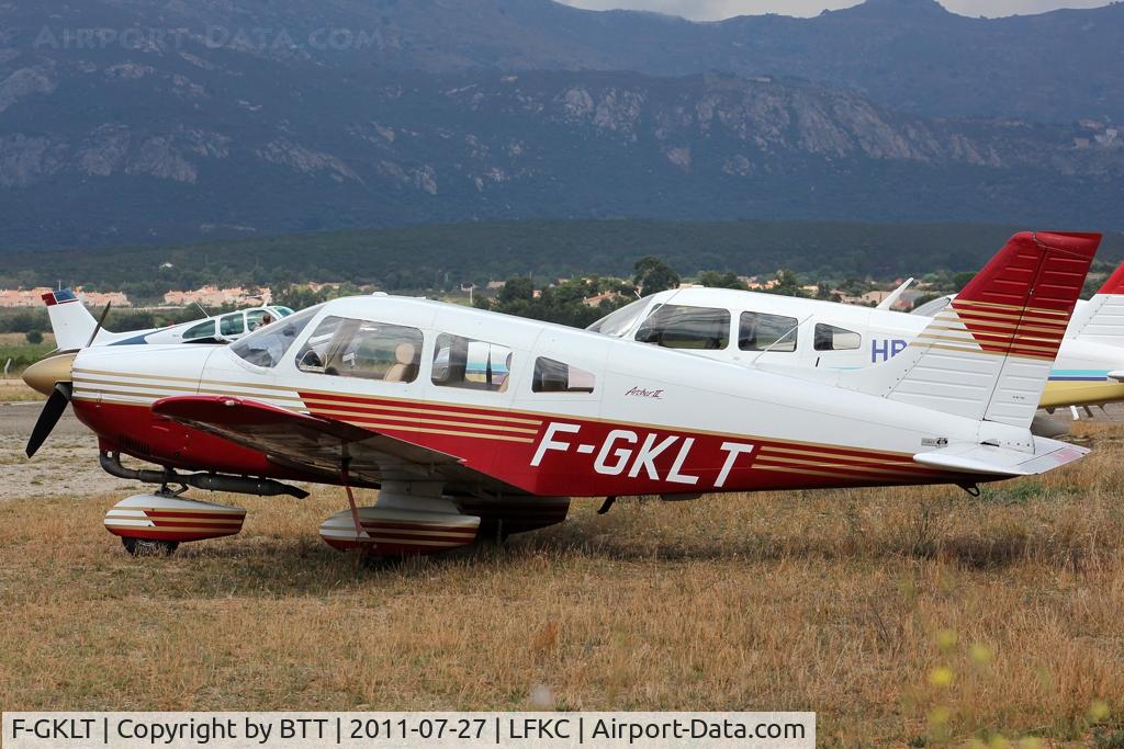 F-GKLT, Piper PA-28-181 Cherokee Archer II C/N 2890124, Parked