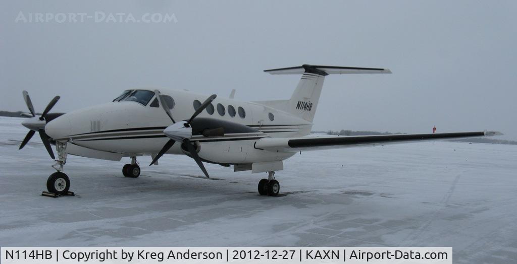N114HB, 1996 Raytheon B200 King Air C/N BB-1533, Raytheon B200 Super King Air at the fuel pumps.