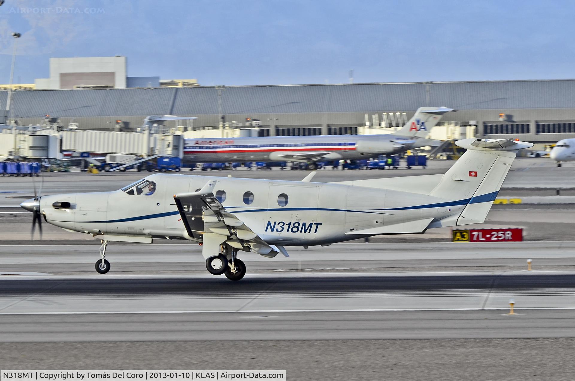 N318MT, 2000 Pilatus PC-12/45 C/N 318, N318MT 2000 Pilatus PC-12/45 C/N 318

- Las Vegas - McCarran International (LAS / KLAS)
USA - Nevada, January 10, 2013
Photo: Tomás Del Coro