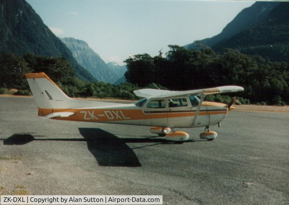 ZK-DXL, Cessna 172M C/N 17263546, Taken at Te Anau before boarding for Queenstown