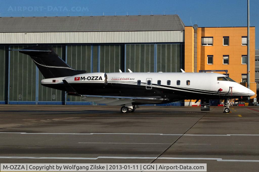 M-OZZA, 2004 Bombardier Challenger 300 (BD-100-1A10) C/N 20014, visitor