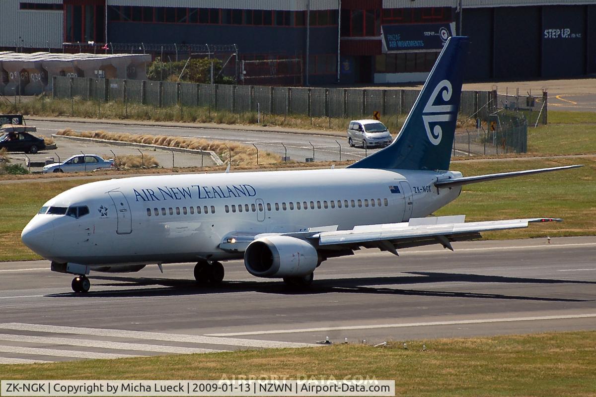 ZK-NGK, 1995 Boeing 737-3K2 C/N 26318, At Wellington