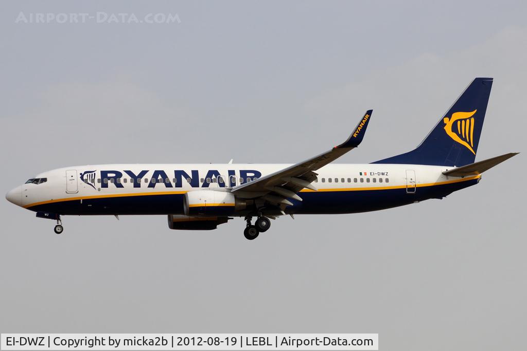 EI-DWZ, 2008 Boeing 737-8AS C/N 33628, Landing