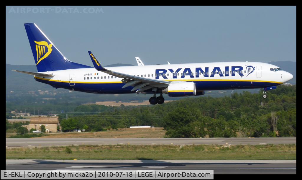 EI-EKL, 2010 Boeing 737-8AS C/N 38498, Landing