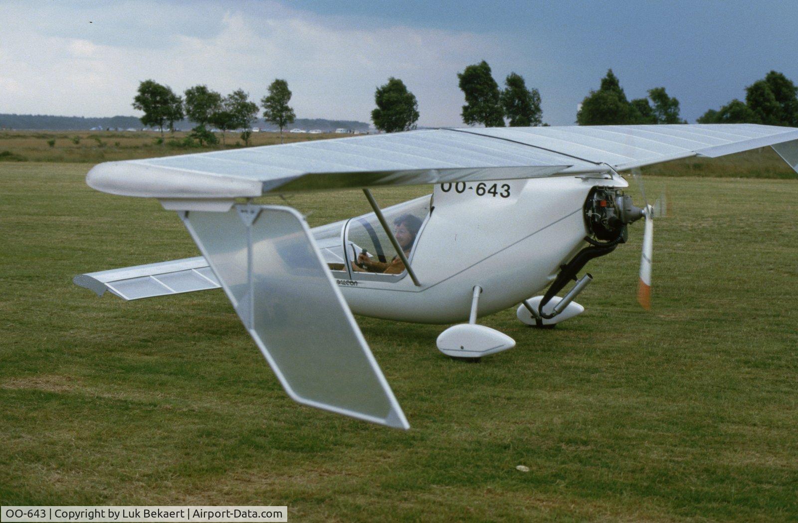 OO-643, American Aircraft Falcon C/N 500192, At an airshow in Kiewit, Belgium, somewhere in the 80's.