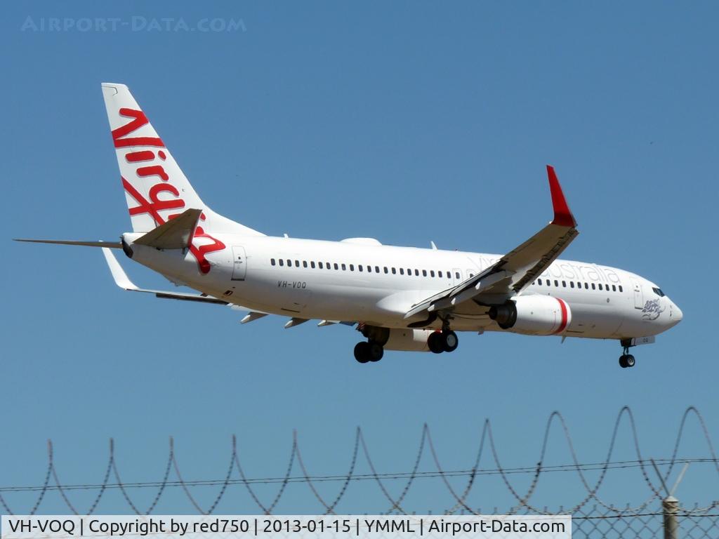 VH-VOQ, 2003 Boeing 737-8FE C/N 33798, VH-VOQ over the fence for Rwy 34, YMML.