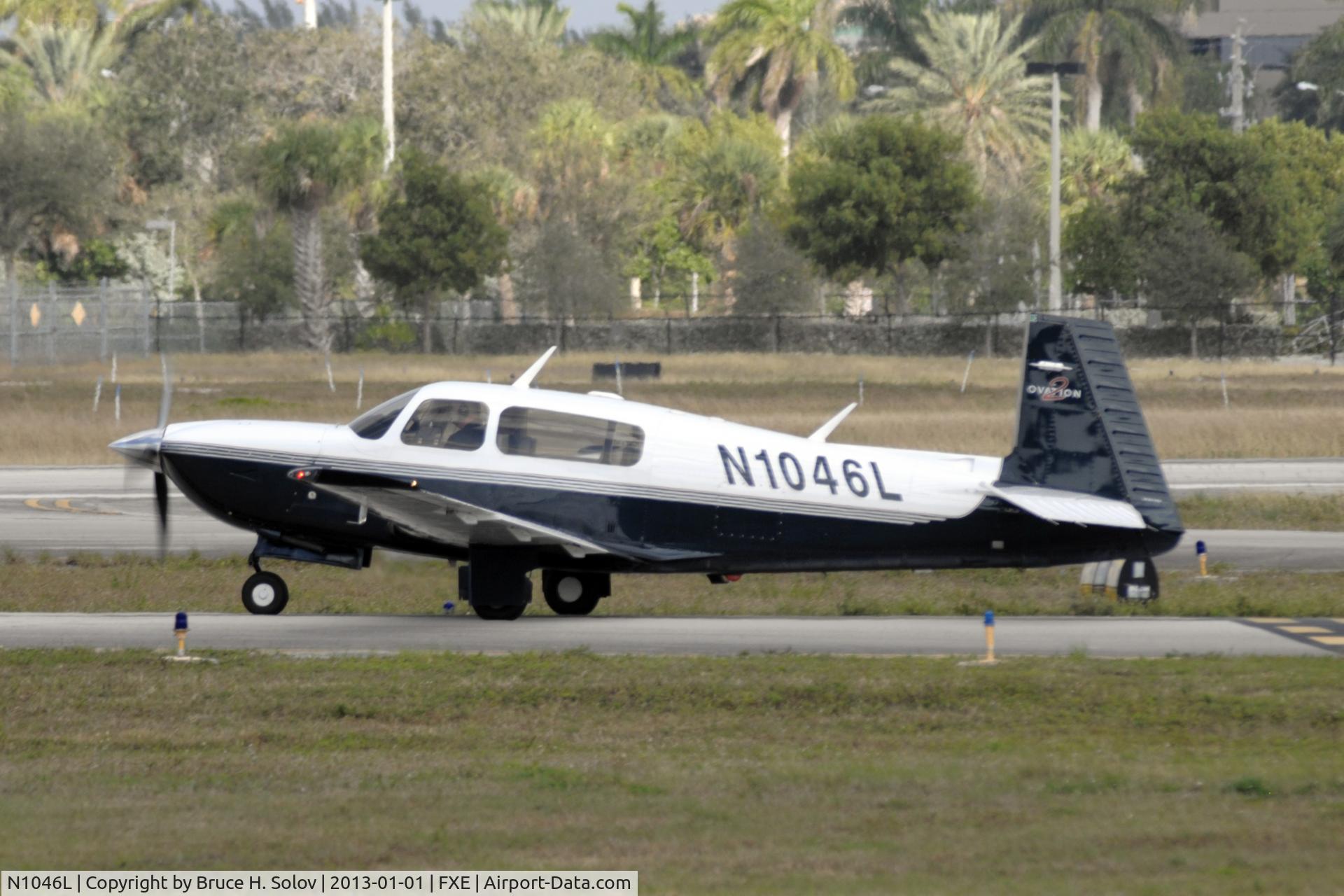 N1046L, 2001 Mooney M20R Ovation C/N 29-0275, Holding short for takeoff runway 8