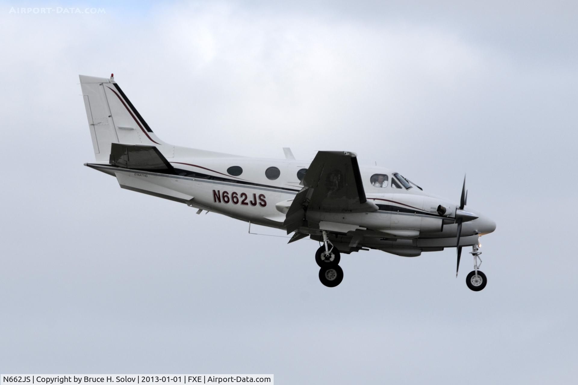 N662JS, 1976 Beech E-90 King Air C/N LW-176, Approach to FXE, runway 8