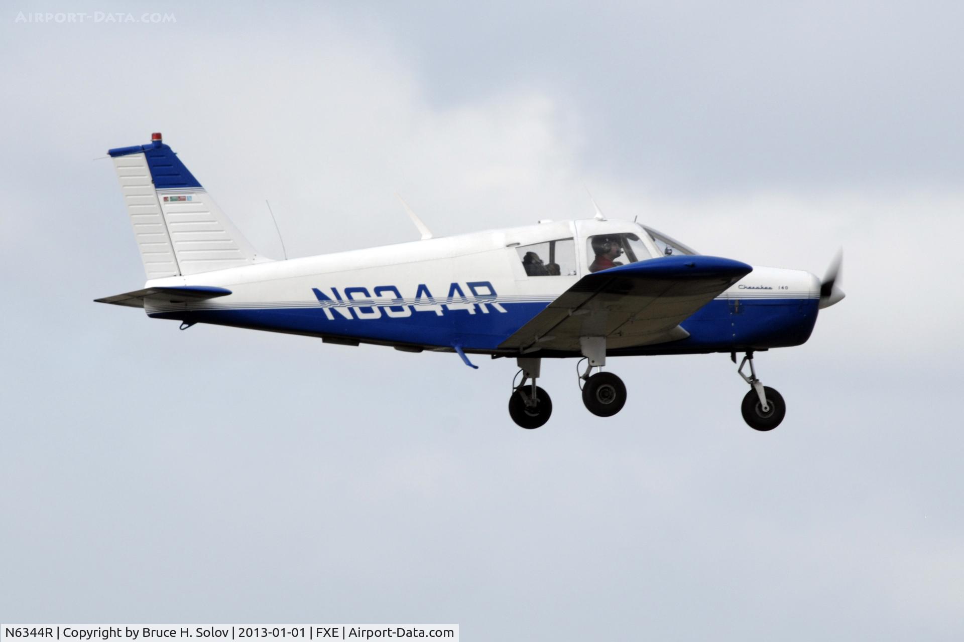 N6344R, 1966 Piper PA-28-140 C/N 28-21513, On approach to FXE