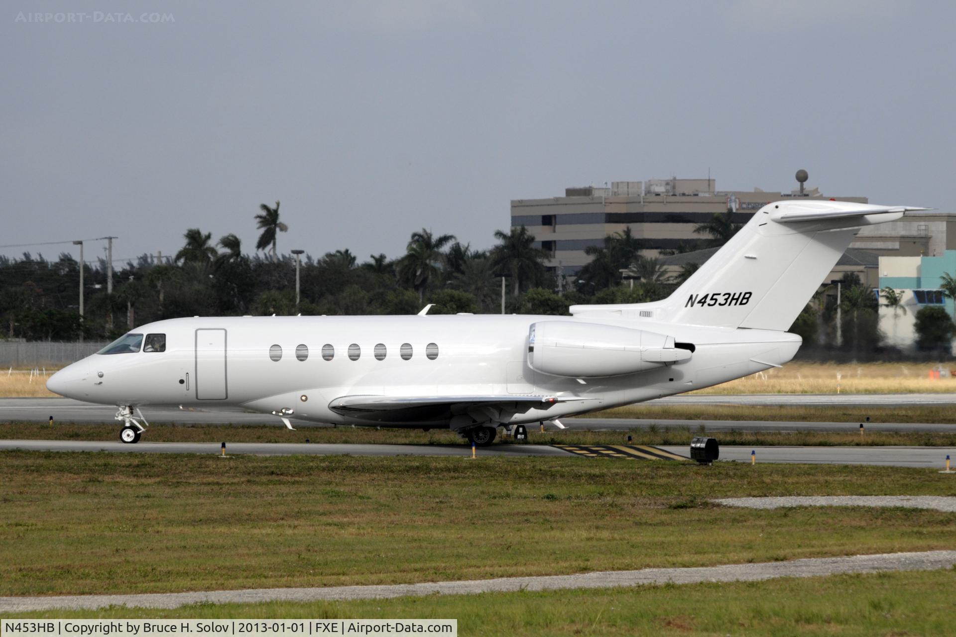 N453HB, 2010 Hawker Beechcraft 4000 C/N RC-53, At runway 8