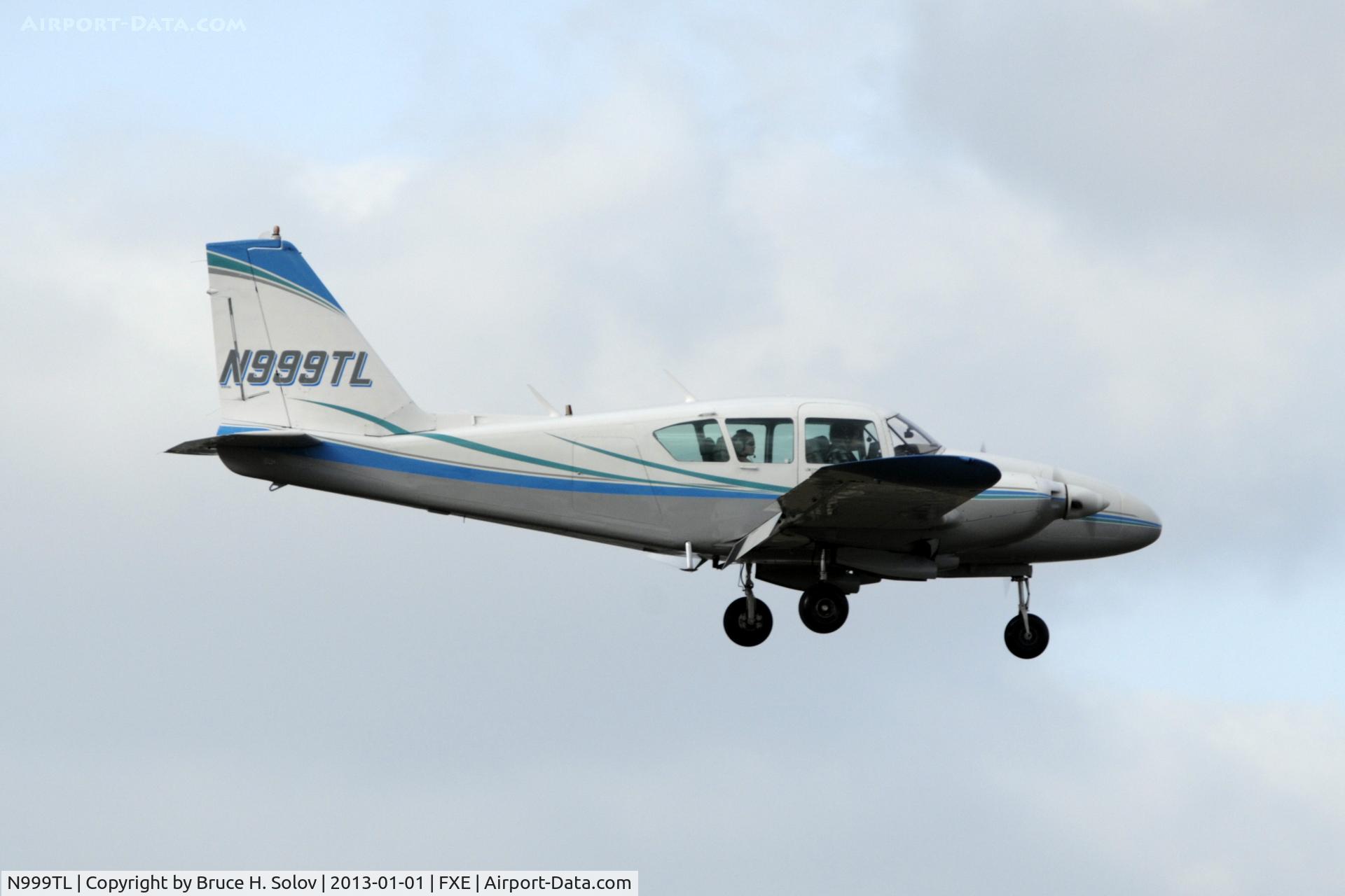 N999TL, 1968 Piper PA-23-250 C/N 27-4119, On final approach