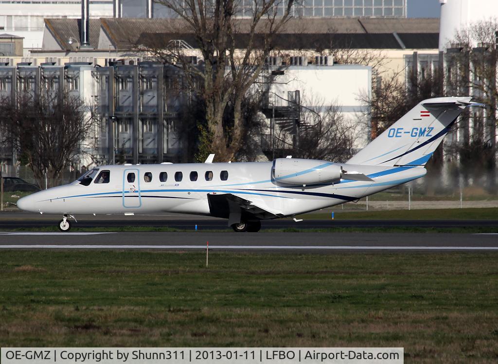 OE-GMZ, 2009 Cessna 525B CitationJet CJ3 C/N 525B-0318, Ready for take off rwy 32R