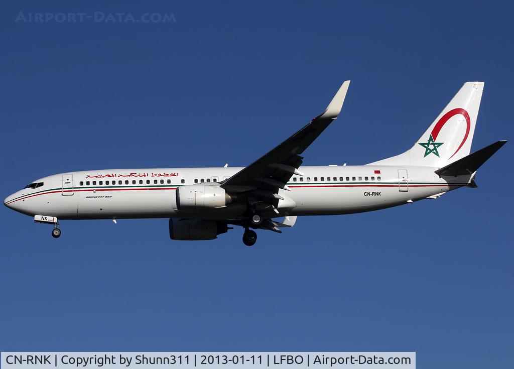 CN-RNK, 1998 Boeing 737-8B6 C/N 28981, Landing rwy 32L in new c/s
