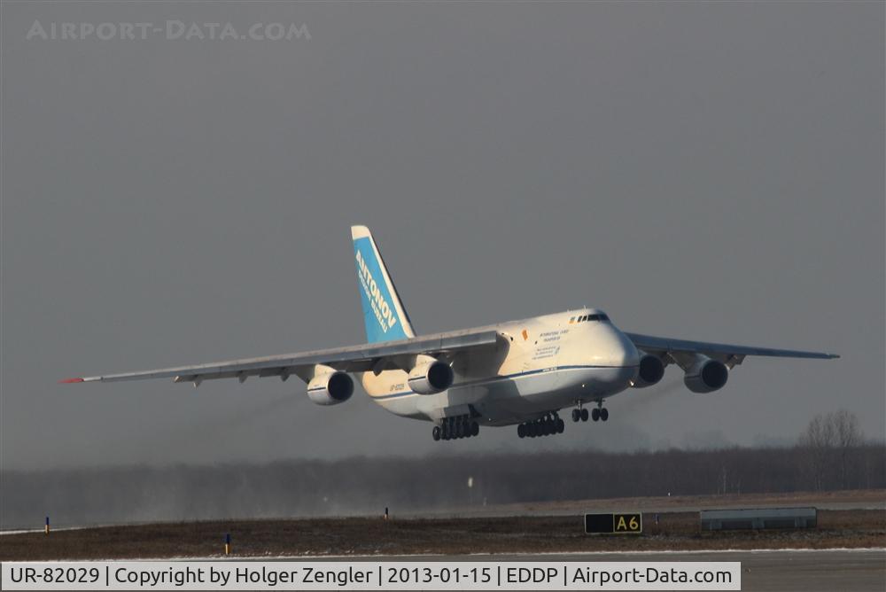 UR-82029, 1991 Antonov An-124-100 Ruslan C/N 19530502630/0210, Take-off on rwy 08L after a 6 days rest on new apron 5.