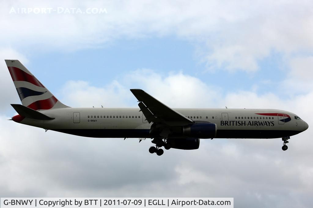 G-BNWY, 1996 Boeing 767-336 C/N 25834, Landing