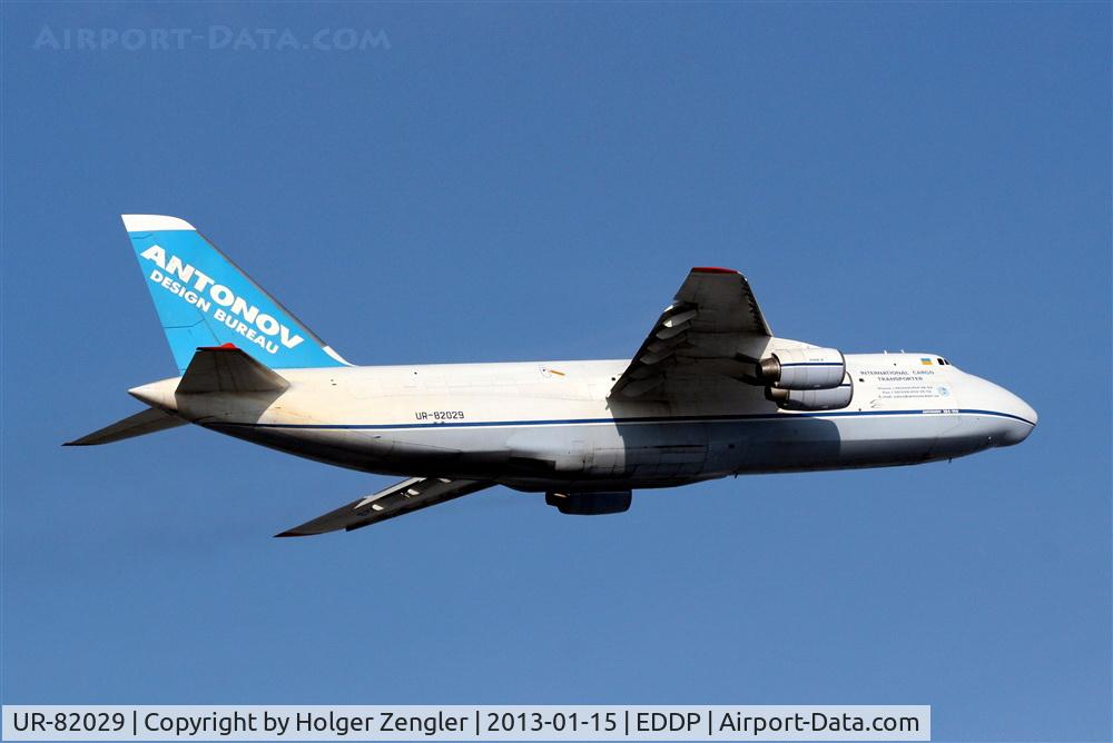 UR-82029, 1991 Antonov An-124-100 Ruslan C/N 19530502630/0210, Direction straight east.....