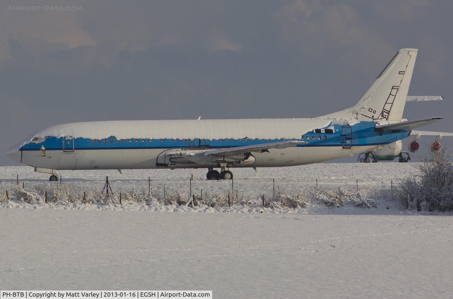 PH-BTB, 1992 Boeing 737-406 C/N 25423, Sat in the snow at EGSH.